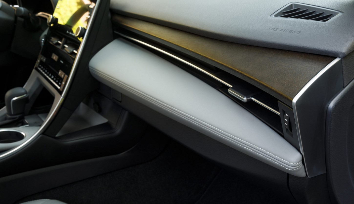 2025 Toyota Avalon Interior